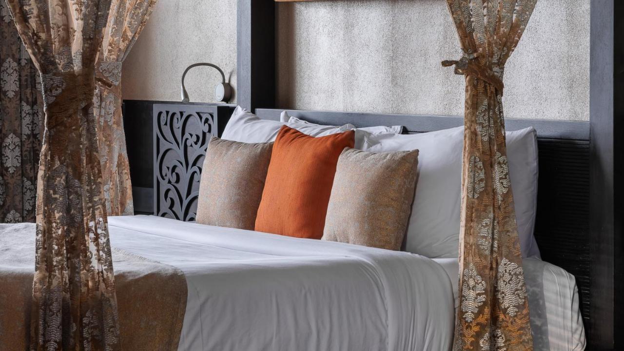 Hotel The Panoramic Getaway Munnar Exterior foto A bed with cushions