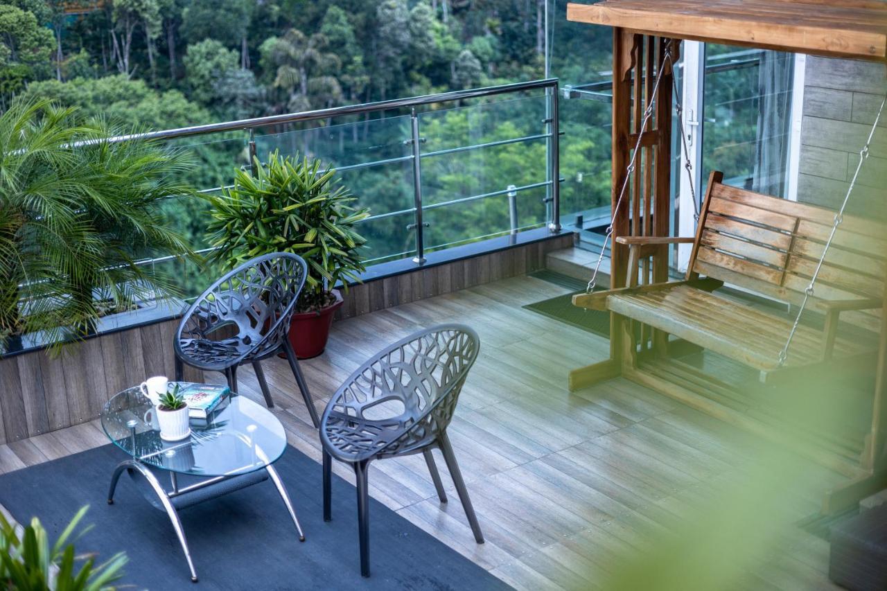 Hotel The Panoramic Getaway Munnar Exterior foto A balcony