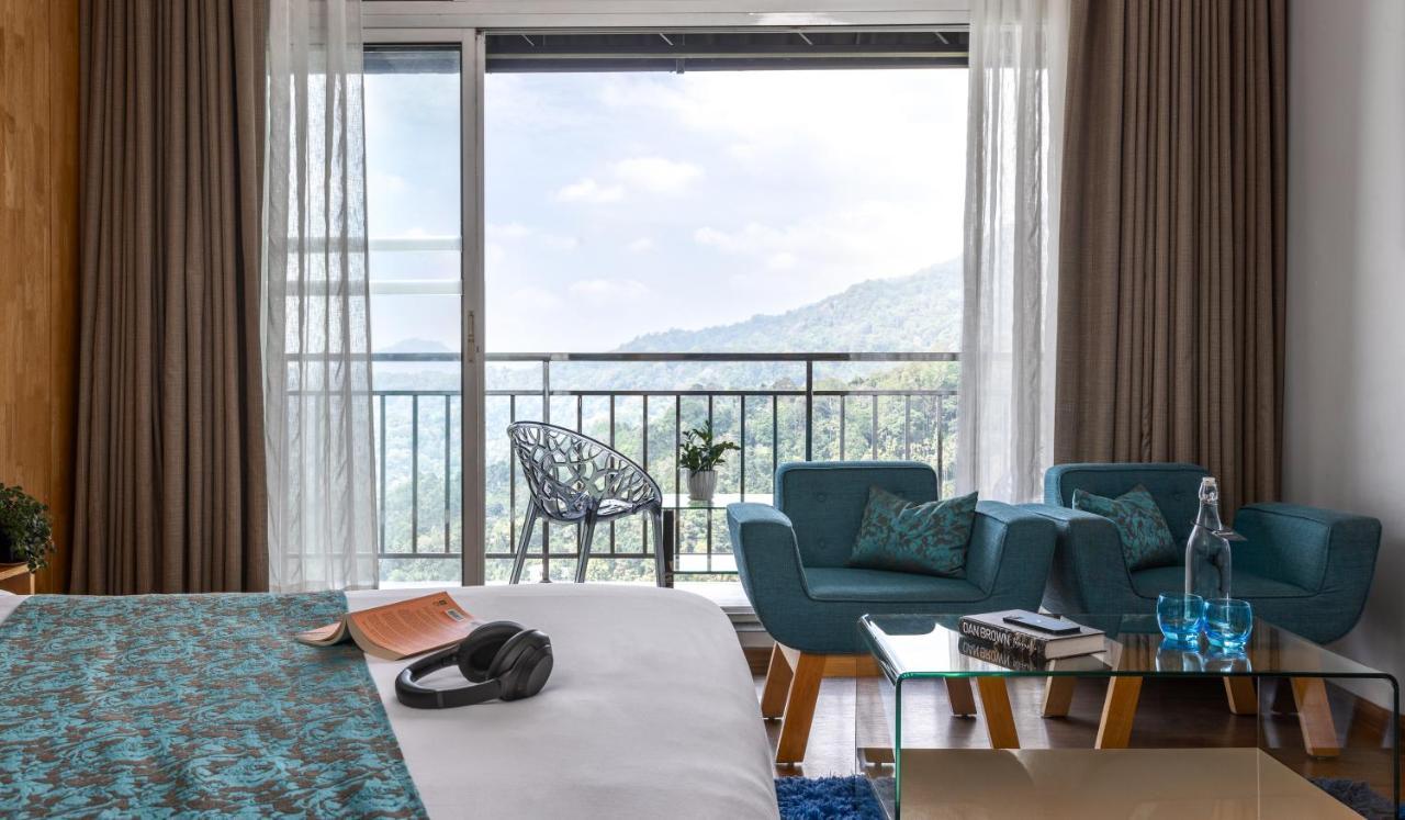 Hotel The Panoramic Getaway Munnar Exterior foto A room at the hotel