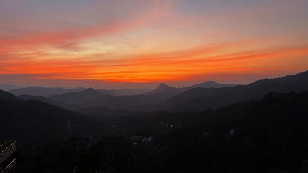 Hotel The Panoramic Getaway Munnar Exterior foto Sunset over the Santa Monica Mountains