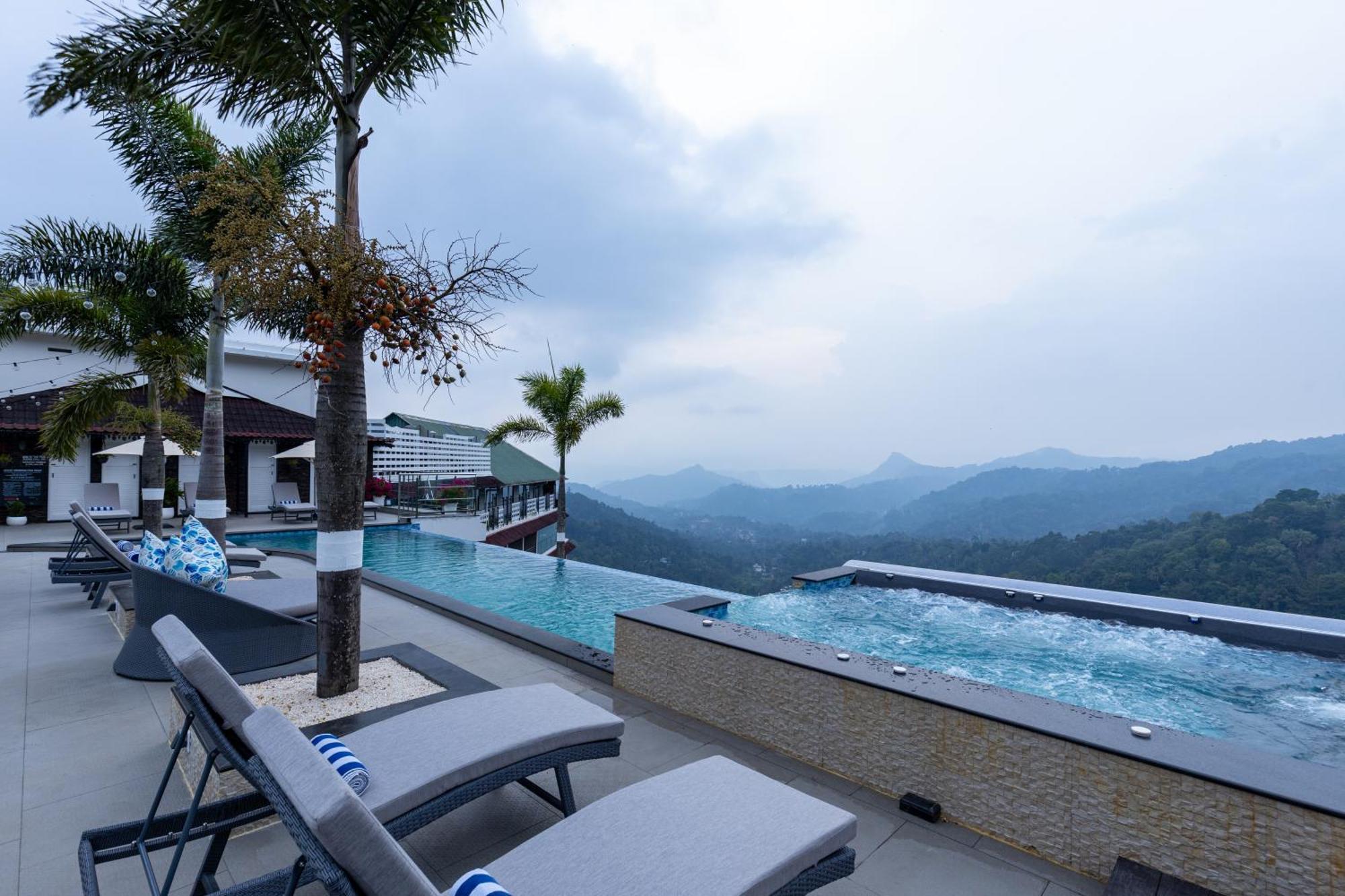 Hotel The Panoramic Getaway Munnar Exterior foto The swimming pool at the resort
