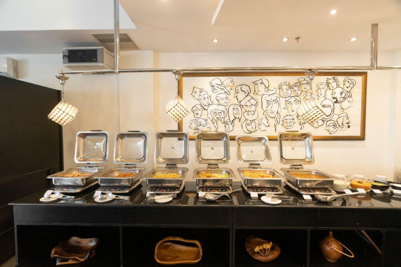 Hotel The Panoramic Getaway Munnar Exterior foto A chafing dish buffet