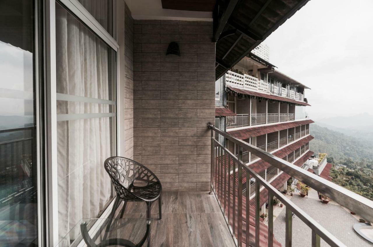 Hotel The Panoramic Getaway Munnar Exterior foto A balcony
