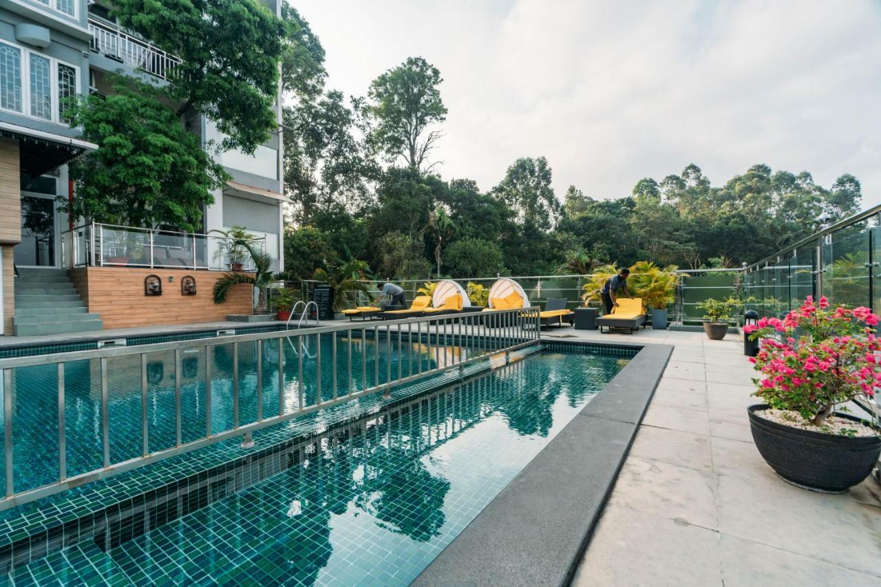 Hotel The Panoramic Getaway Munnar Exterior foto The swimming pool at the hotel